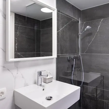 Rhino アパート *